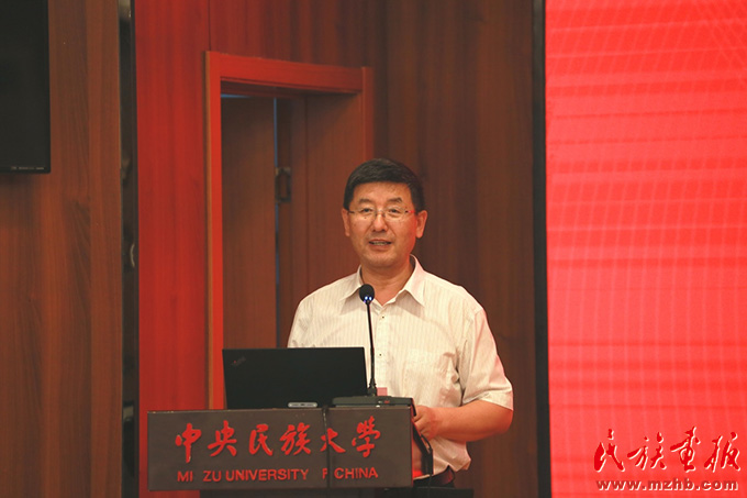 《中国兴边富民发展报告(2021)——兴边富民行动20年》新书发布会暨第三届中国兴边富民论坛在中央民族大学举行 图片报道 第4张-民族画报 《中国兴边富民发展报告(2021)——兴边富民行动20年》新书发布会暨第三届中国兴边富民论坛在中央民族大学举行 图片报道 第4张