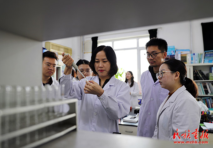 大连民族大学:“十个较早举措”把铸牢中华民族共同体意识贯穿办学治校全过程 同心筑梦 第10张-民族画报 大连民族大学:“十个较早举措”把铸牢中华民族共同体意识贯穿办学治校全过程 同心筑梦 第10张