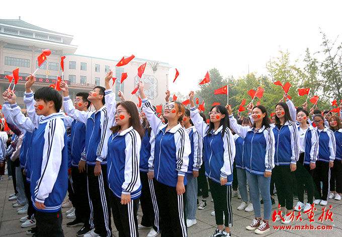 大连民族大学:“十个较早举措”把铸牢中华民族共同体意识贯穿办学治校全过程 同心筑梦 第8张-民族画报 大连民族大学:“十个较早举措”把铸牢中华民族共同体意识贯穿办学治校全过程 同心筑梦 第8张