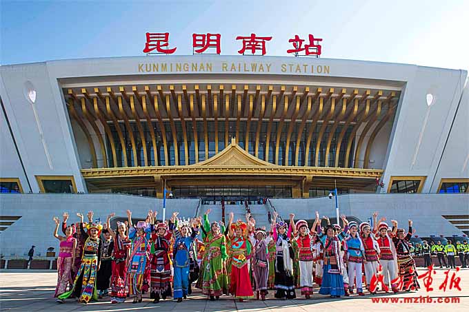 民族团结进步示范创建结硕果 民族地区繁荣发展成果再提升 ——中共昆明市委常委、市委统战部部长杨皕谈昆明市成功创建“全国民族团结进步示范市” 同心筑梦 第12张-民族画报 民族团结进步示范创建结硕果 民族地区繁荣发展成果再提升 ——中共昆明市委常委、市委统战部部长杨皕谈昆明市成功创建“全国民族团结进步示范市” 同心筑梦 第12张