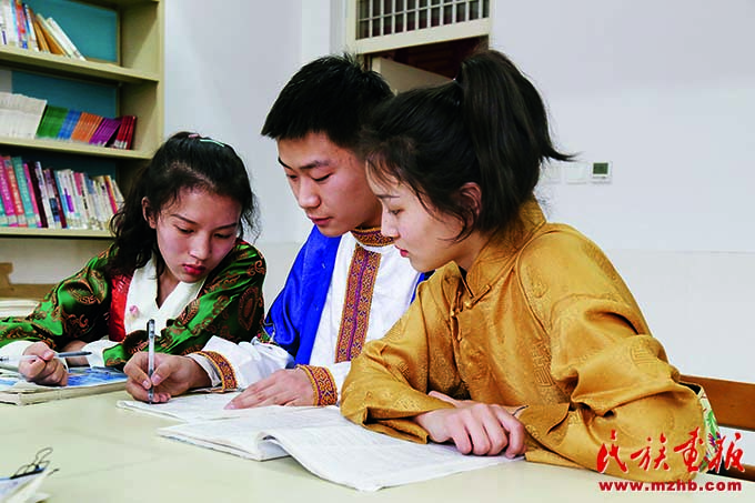 矢志立德树人 服务民族教育 同心筑梦 第2张-民族画报