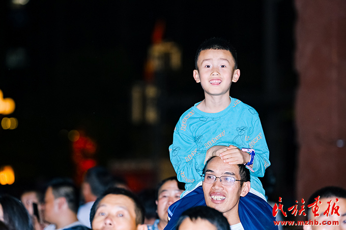 云南楚雄彝族火把节|节日气氛“浓” 图片报道 第8张-民族画报