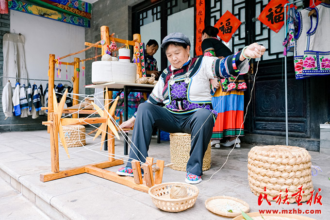 云南楚雄彝族火把节|节日气氛“浓” 图片报道 第6张-民族画报