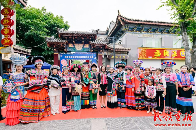 云南楚雄彝族火把节|来自指尖技艺的绚丽 图片报道 第1张-民族画报