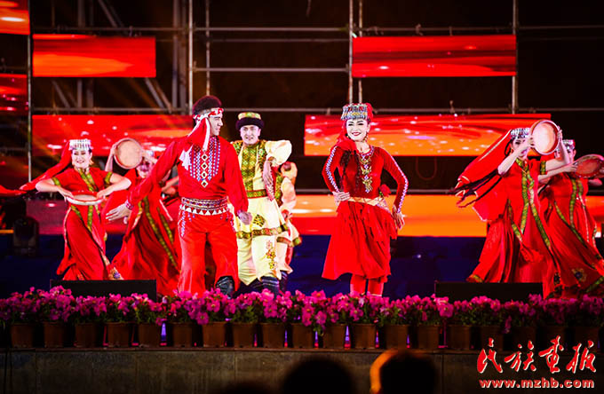 画报新疆——中国画报全媒体(泽普县)摄影采访行活动成功举办 图片报道 第8张-民族画报