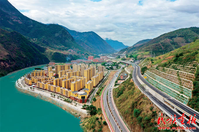 和谐社区:唱响新时代民族团结进步幸福歌|牢记嘱托 建设好泸水美丽家园 同心筑梦 第1张-民族画报