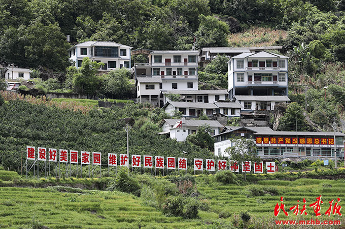 建设好美丽家园 维护好民族团结 守护好神圣国土——泸水市牢记嘱托创新推进现代化边境幸福村建设工作纪实 同心筑梦 第7张-民族画报