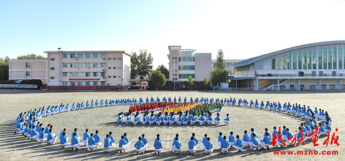 克拉玛依市第三中学:同音,同心,共成长 同心筑梦 第1张-民族画报