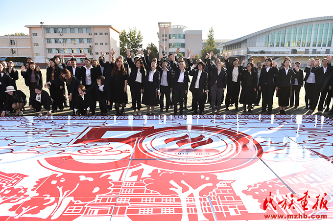 克拉玛依市第三中学:同音,同心,共成长 同心筑梦 第2张-民族画报