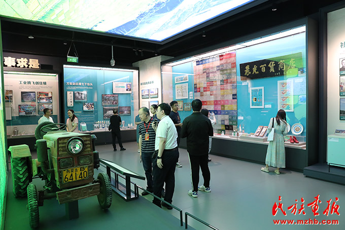 铸牢共同体 中华一家亲|包头市:石榴花开繁似锦 民族团结一家亲 同心筑梦 第2张-民族画报