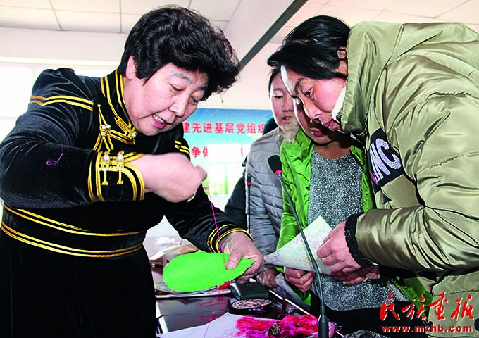白晶莹：带领困难群众“绣”出美好生活 同心筑梦 第1张