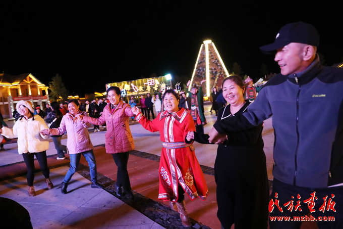内蒙古根河市敖鲁古雅鄂温克民族乡举办生态移民搬迁20周年纪念系列活动 图片报道 第5张