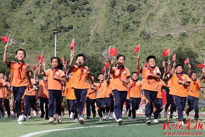 朝着幸福生活，我们阔步前进！——泸水市现代化边境幸福村建设的生动实践 同心筑梦 第22张