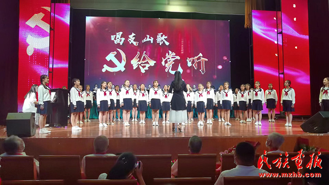 克拉玛依市第三中学：同音，同心，共成长 同心筑梦 第4张