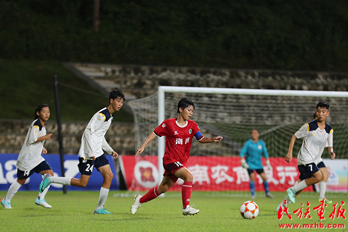 以足球再叙山与海的“同心畅享”——海南、新疆青少年女足友谊赛在海南琼中举行 图片报道 第3张
