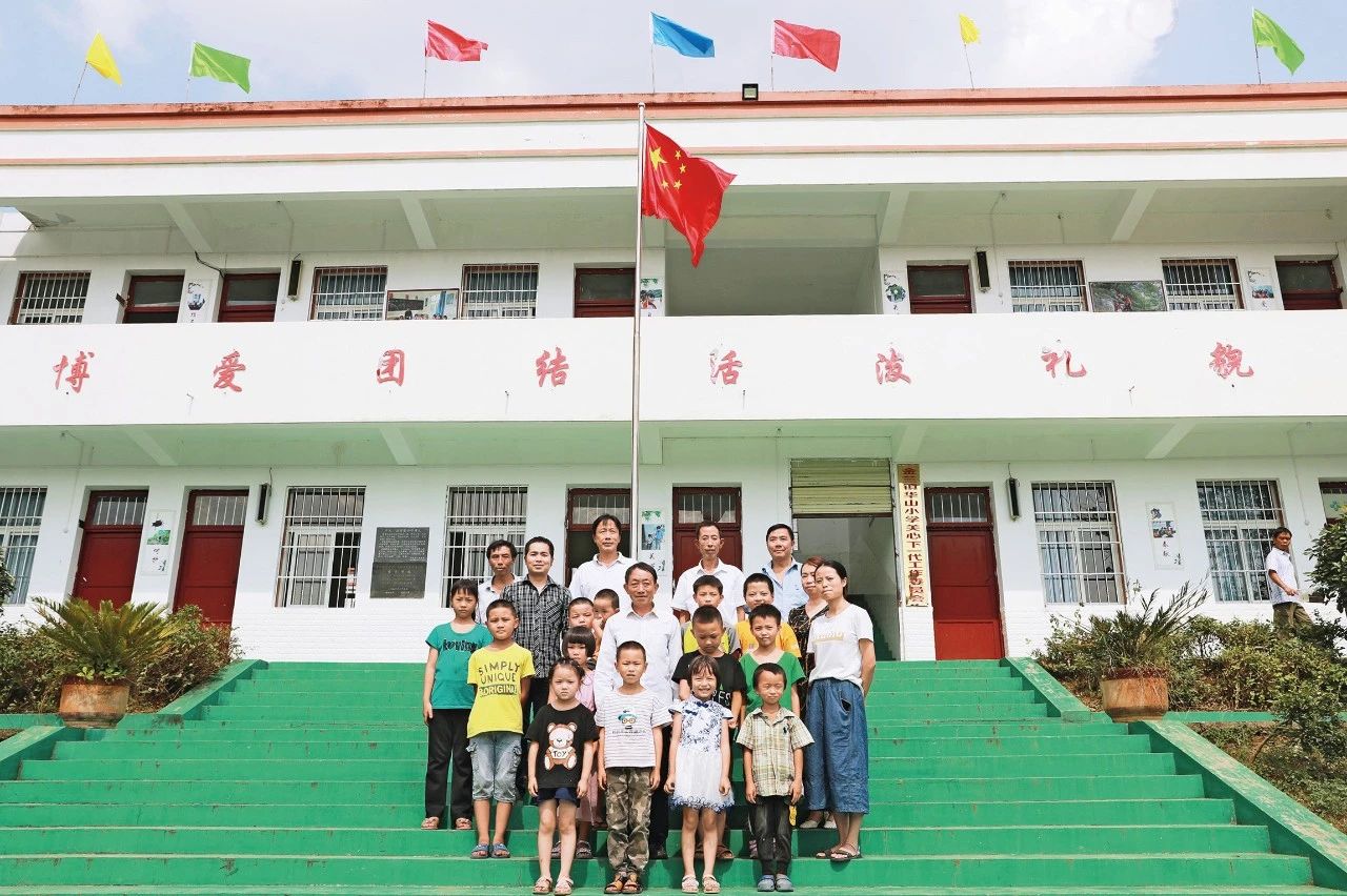 薪火相传画团结|杨绍书：双手开出求学路 一颗真心献杏坛 同心筑梦 第3张